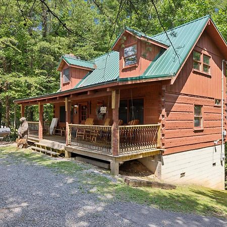 A Charming Cabin, Pool, Firepit, Hot Tub-Jacuzzi Gatlinburg Kültér fotó