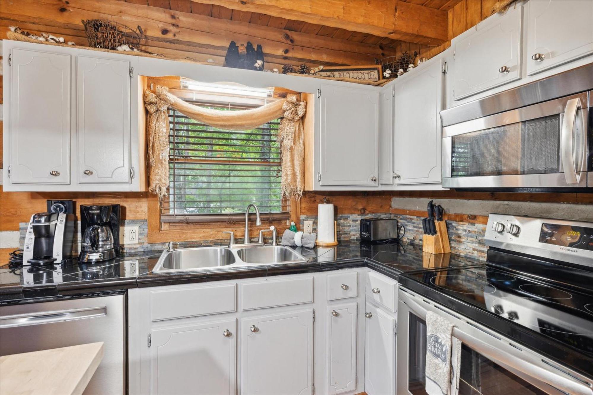 A Charming Cabin, Pool, Firepit, Hot Tub-Jacuzzi Gatlinburg Kültér fotó