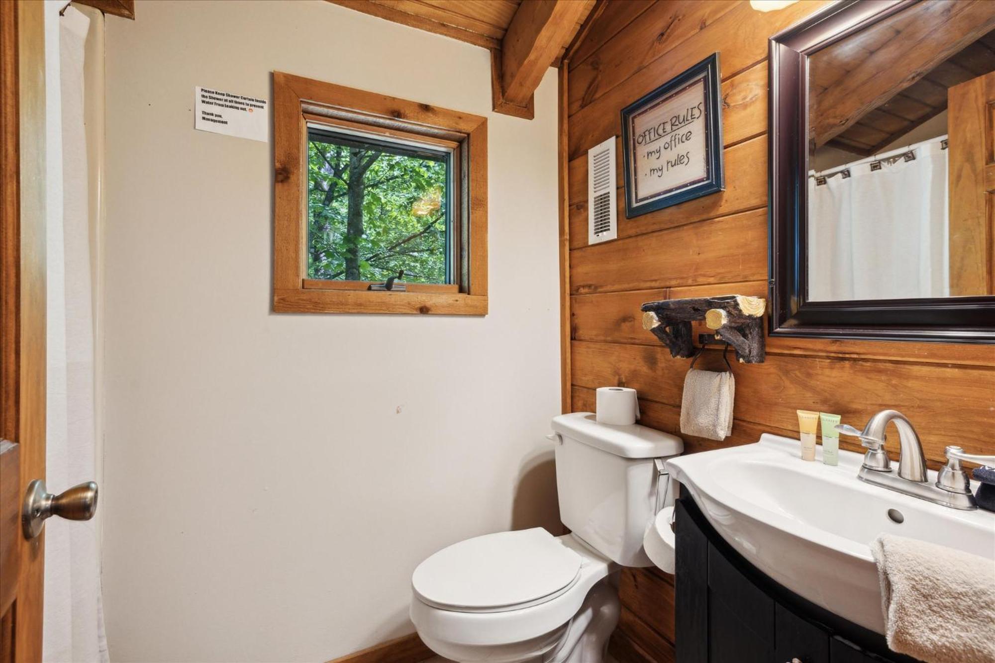 A Charming Cabin, Pool, Firepit, Hot Tub-Jacuzzi Gatlinburg Kültér fotó