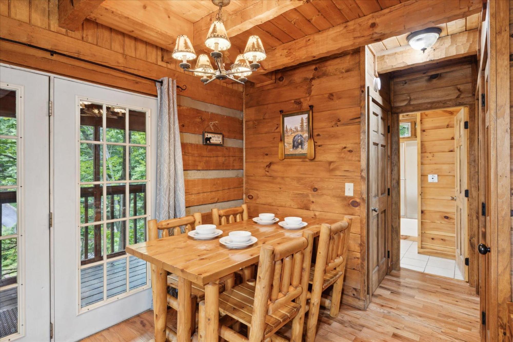 A Charming Cabin, Pool, Firepit, Hot Tub-Jacuzzi Gatlinburg Kültér fotó