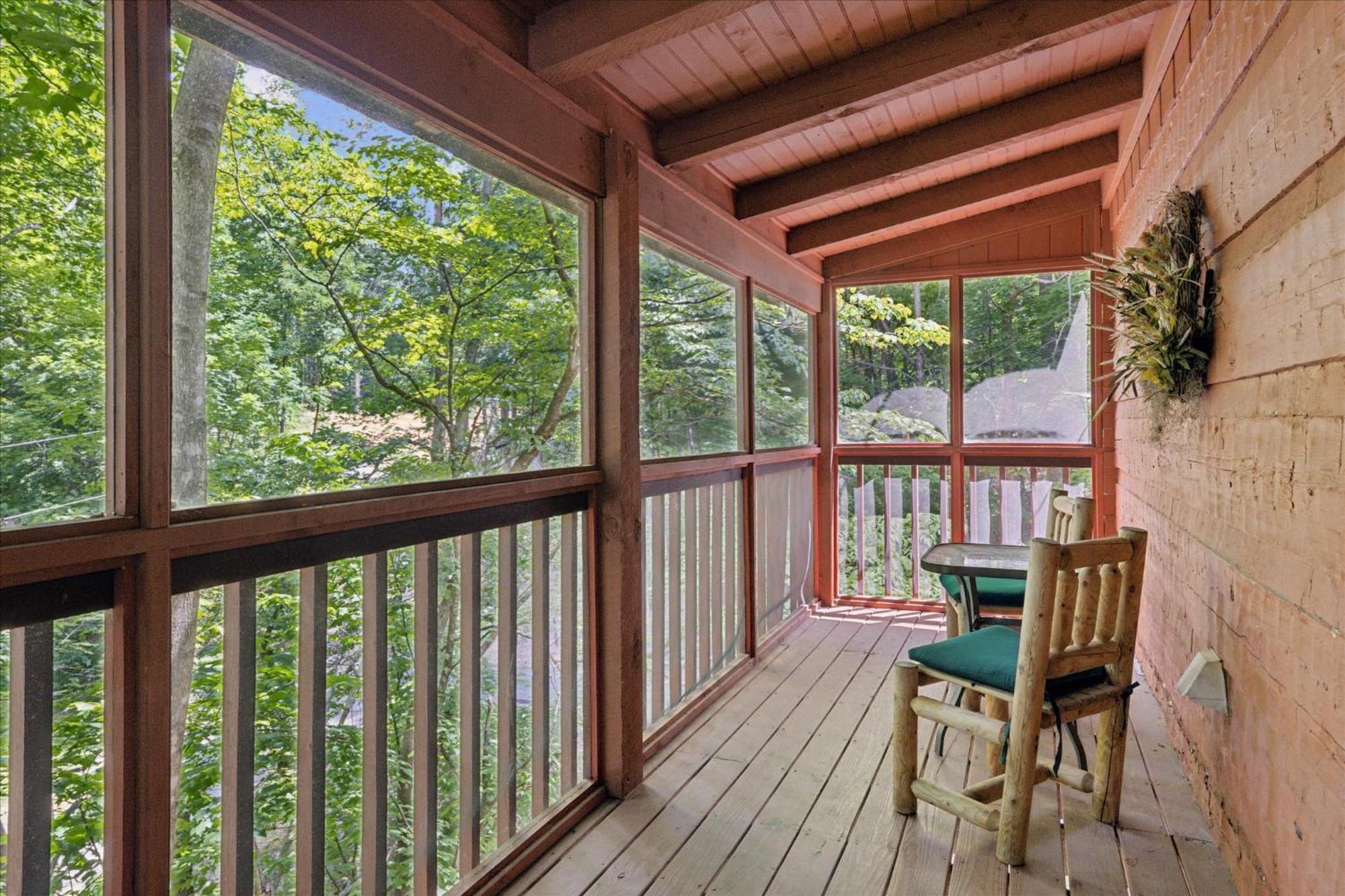 A Charming Cabin, Pool, Firepit, Hot Tub-Jacuzzi Gatlinburg Kültér fotó