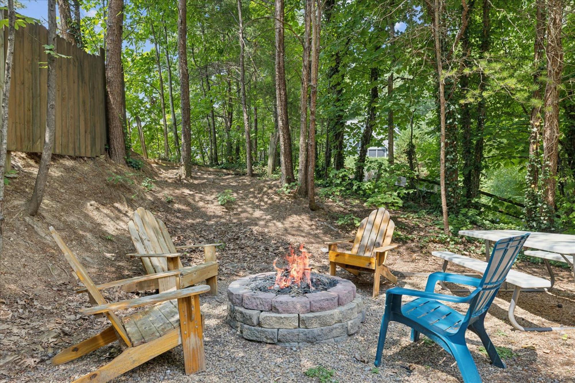 A Charming Cabin, Pool, Firepit, Hot Tub-Jacuzzi Gatlinburg Kültér fotó